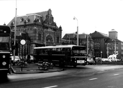 HUA-154233-Afbeelding van de DAF stadsbus nr 47 van het GVG voor het NS station Groningen te Groningen