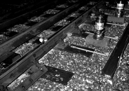 HUA-154283-Afbeelding van de meting van het ballastbed van de spoorlijn nabij Dordrecht