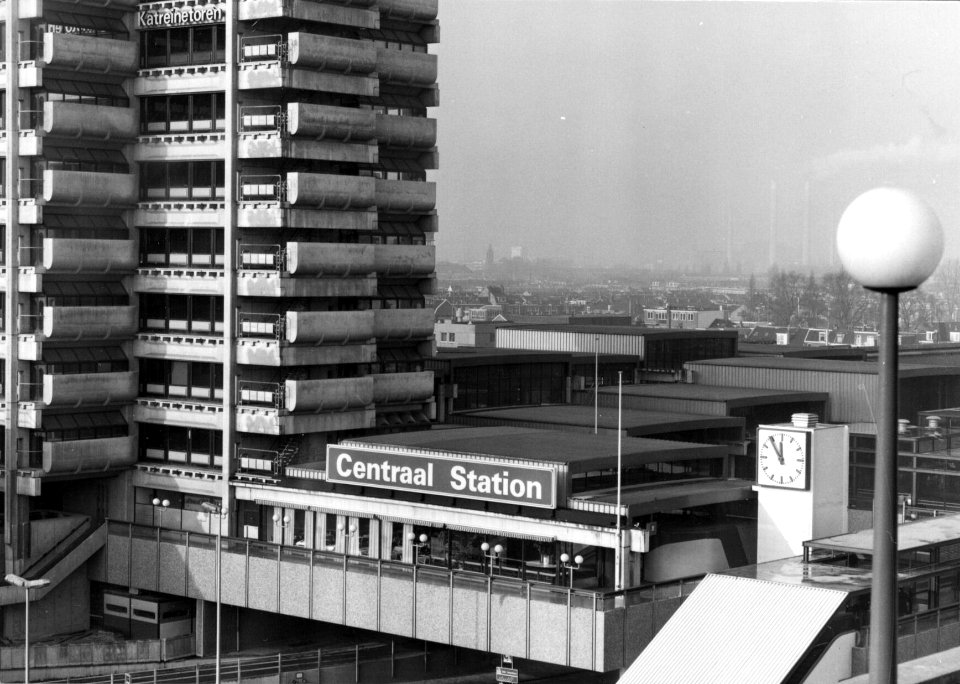 HUA-154486-Gezicht op het N.S.-station Utrecht C.S. te Utrecht vanuit het oosten