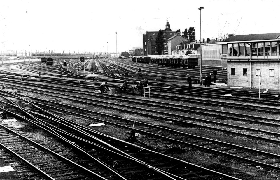 HUA-154809-Gezicht op het goederenstation Amsterdam Rietlanden te Amsterdam