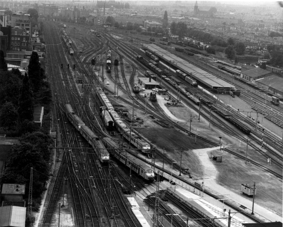 HUA-155147-Overzicht van het emplacement aan de zuidzijde van het NS station Utrecht CS te Utrecht