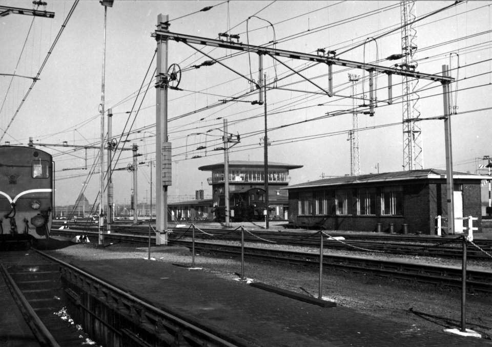 HUA-155161-Gezicht op het rangeerterrein Watergraafsmeer te Amsterdam