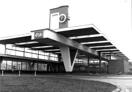 HUA-150037-Gezicht op het N.S.-station Almelo te Almelo