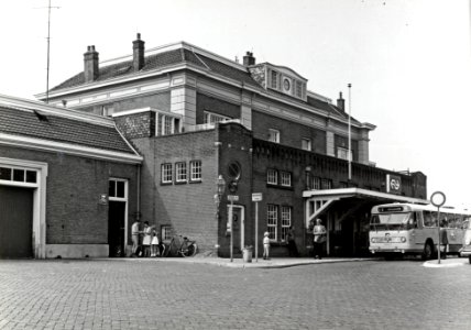 HUA-154191-Gezicht op het N.S.-station Apeldoorn te Apeldoorn