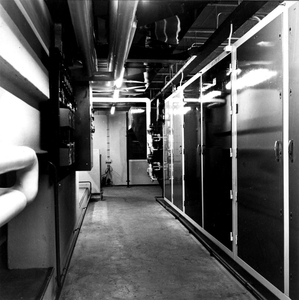 HUA-154334-Afbeelding van een installatie ten behoeve van een computer Siemens 4004 in het Hoofdgebouw I (HGB I, Moreelsepark) van de N.S. te Utrecht