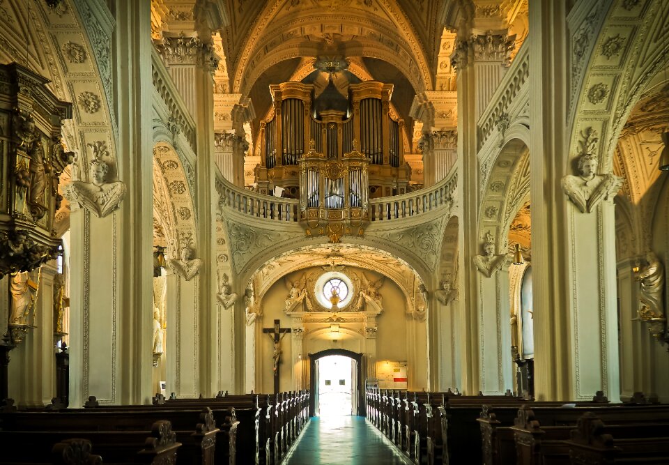 Building baroque interior
