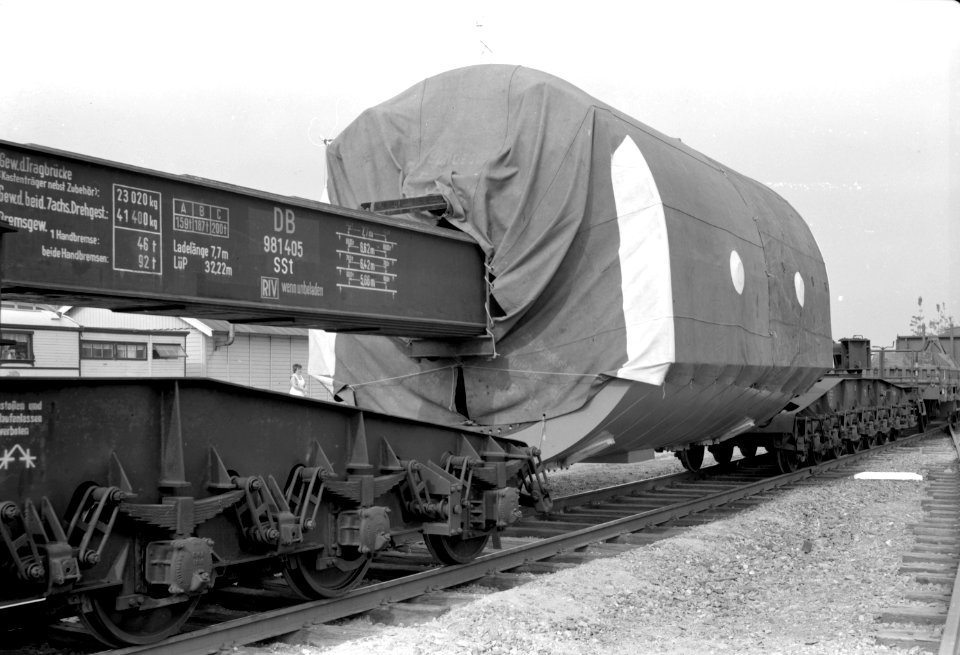 HUA-154080-Afbeelding van het vervoer van een generator van Siemens (Mülheim) te Rotterdam