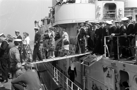 Hr Ms Overijssel vanuit Den Helder naar Nieuw-Guinea, Bestanddeelnr 914-0290