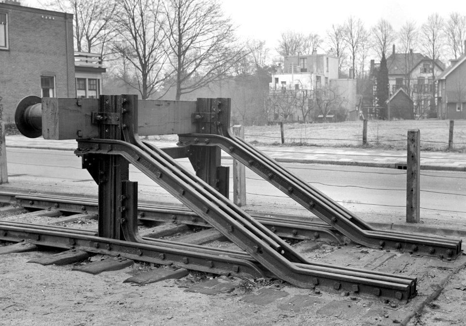 HUA-155277-Afbeelding van een stootjuk bij het N.S.-station Ede-Wageningen te Ede