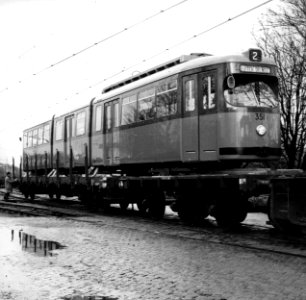 HUA-154103-Afbeelding van het vervoer van een tram voor de RET te Rotterdam op rongenwagens van de NS bij Werkspoor te Utrecht