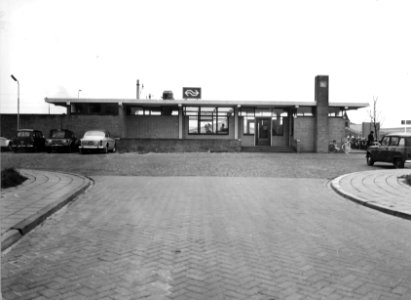 HUA-150185-Gezicht op het NS station Bovenkarspel Grootebroek te Bovenkarspel