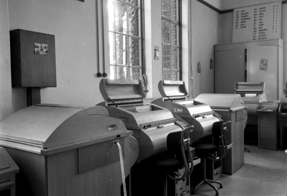 HUA-154364-Afbeelding van een telex in het Hoofdgebouw III (HGB III, Moreelsepark) van de N.S. te Utrecht