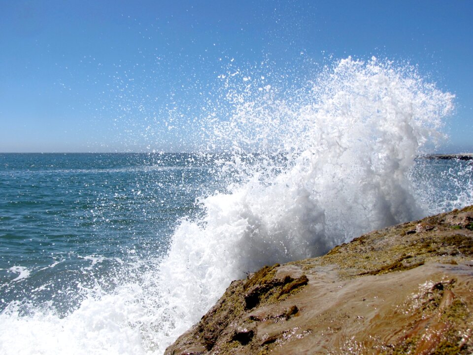 Coastline tourism wave