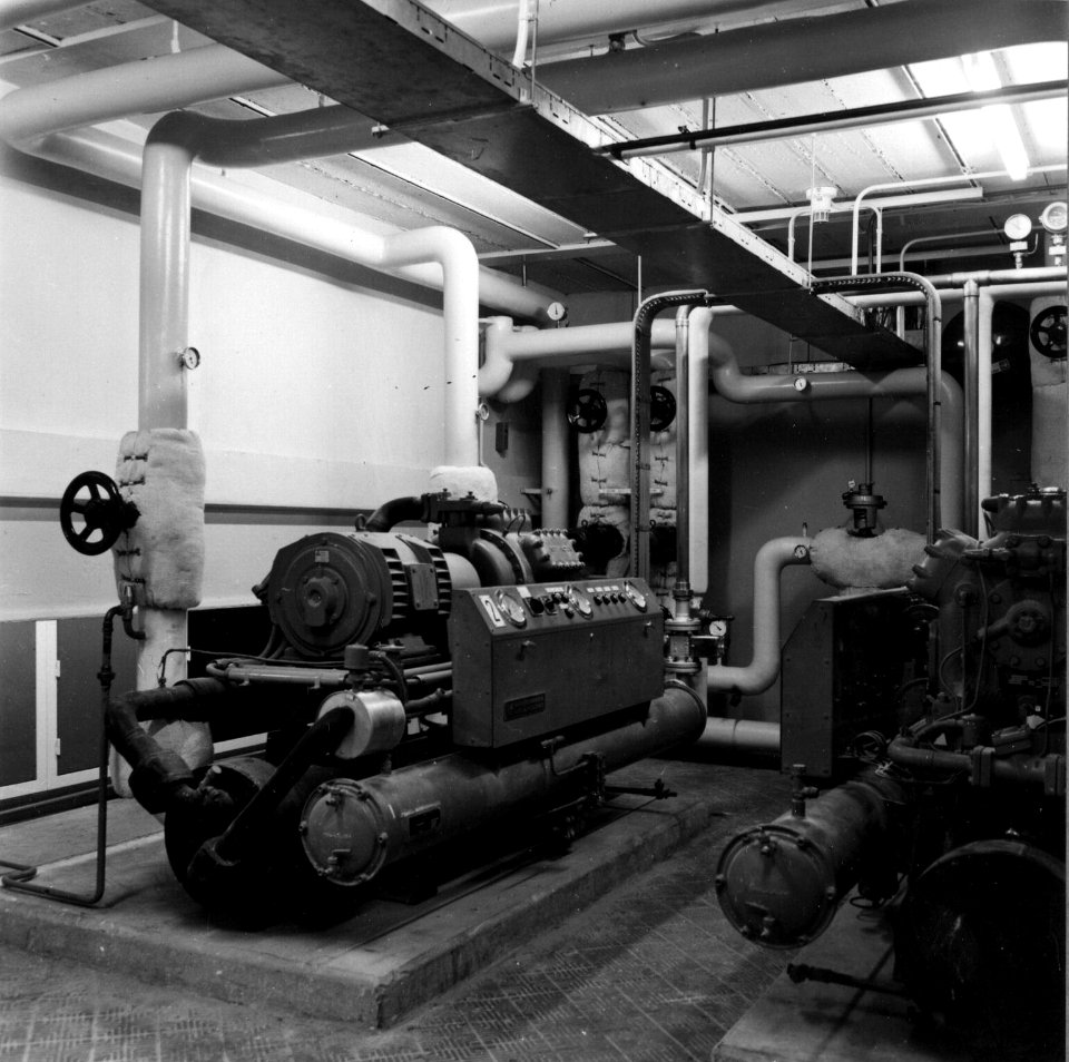 HUA-154335-Afbeelding van een installatie ten behoeve van een computer Siemens 4004 in het Hoofdgebouw I (HGB I, Moreelsepark) van de N.S. te Utrecht
