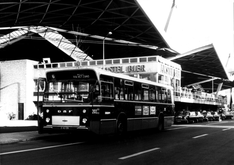 HUA-154234-Afbeelding van de DAF stadsbus nr. 202 van de B.B.A. voor het N.S.-station Tilburg te Tilburg