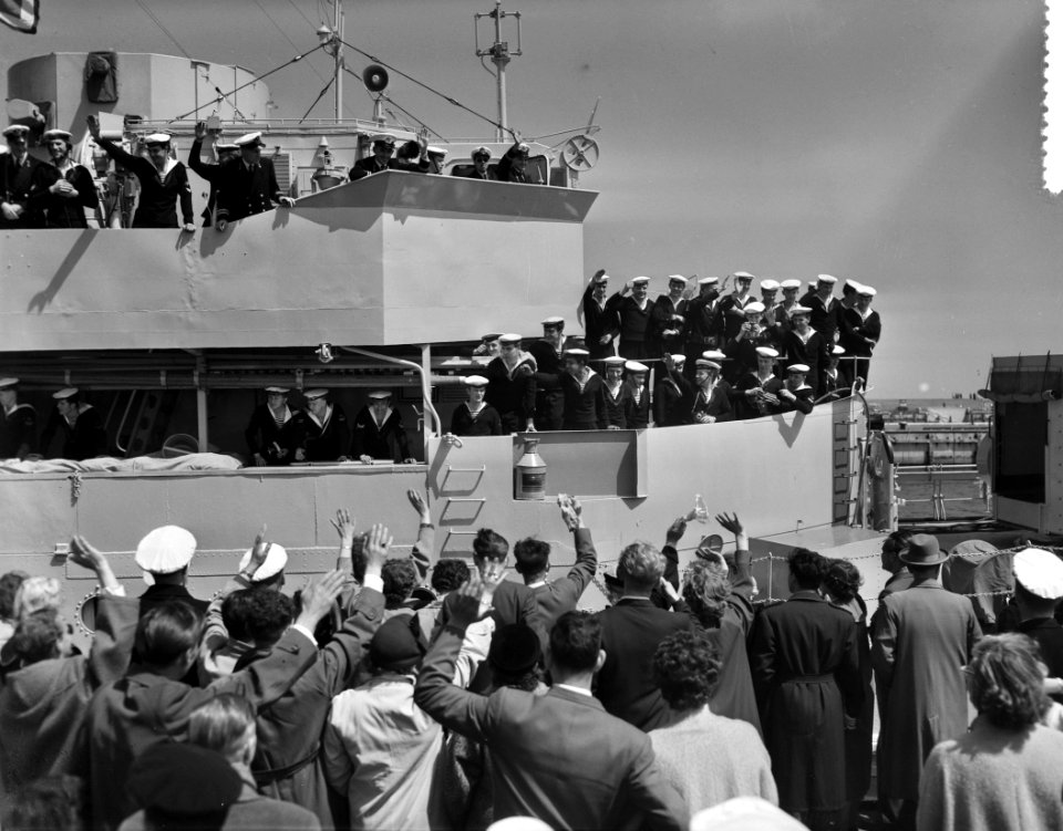 Hr Ms Van Speijk vertrek Den Helder naar Antillen, Bestanddeelnr 907-8507
