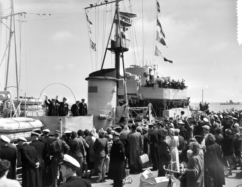 Hr Ms Van Speijk vertrek Den Helder naar Antillen, Bestanddeelnr 907-8503