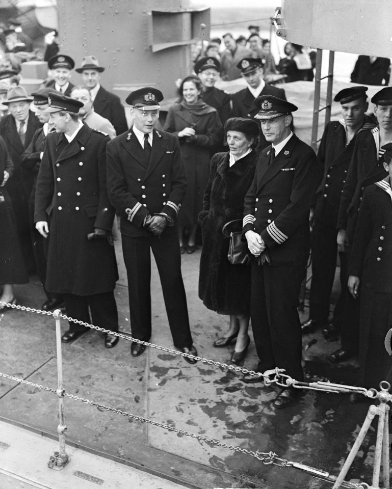 Hr. Ms. Banckert met Hoofdvlootpredikant ds. J.H. Sillevis Smitt naar Indonesi, Bestanddeelnr 903-7189