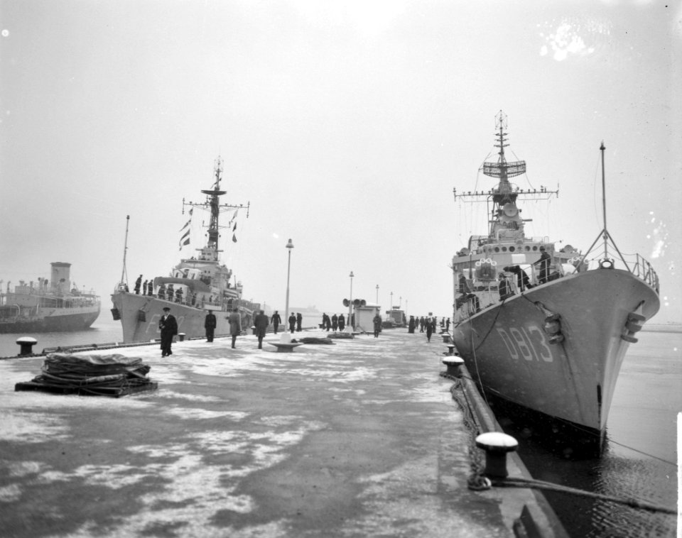 Hr. Ms. Groningen Evertsen en Dolfijn weer thuis, Bestanddeelnr 914-5342