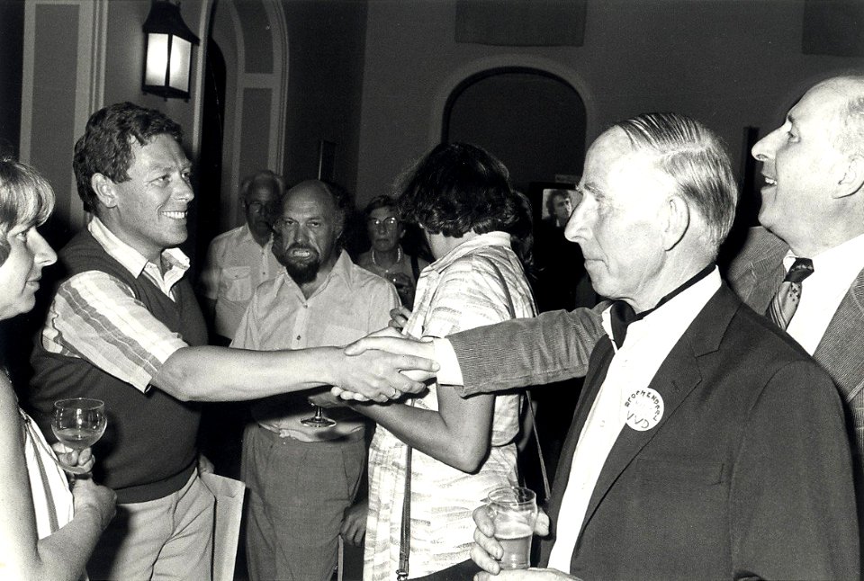 Hr. v.d. Ham V.V.D. (met korte mouwen). Geschonken in 1986 door United Photos de Boer b.v, NL-HlmNHA 54015739