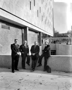 Hr. D. Schwartzman , Ir. G. van der Wal, Marcel Breuer , Abraham Elzas . Bijenko, Bestanddeelnr 908-4043