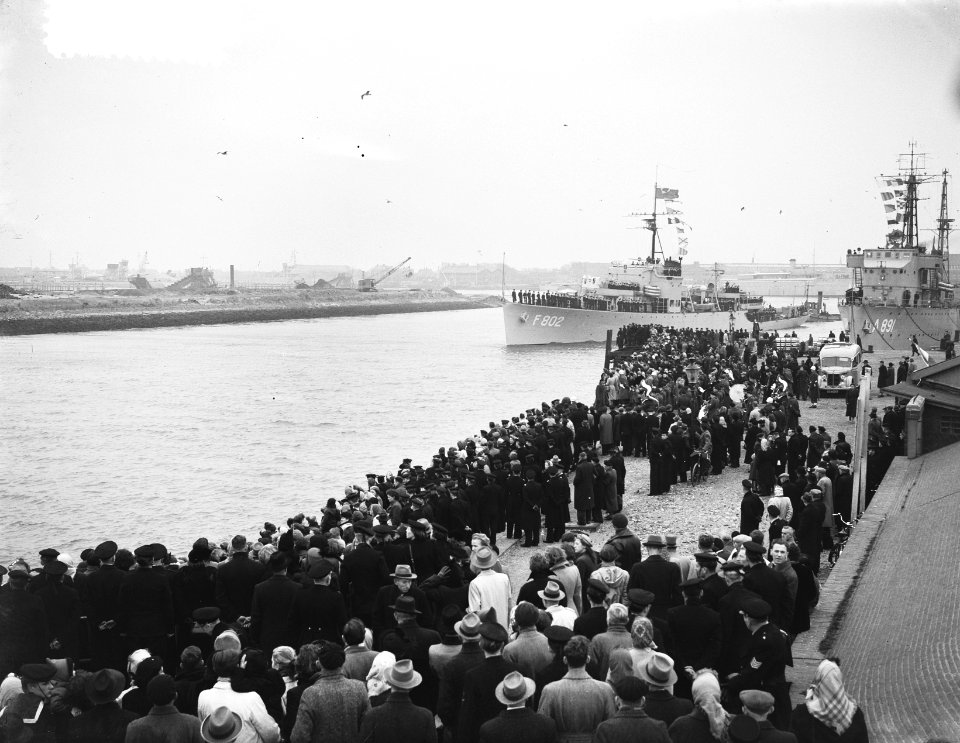 Hr. Ms. Johan Maurits van Nassau vertrekt naar Korea, Bestanddeelnr 905-4255