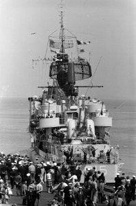 Hr Ms Overijssel vanuit Den Helder naar Nieuw-Guinea, Bestanddeelnr 914-0302