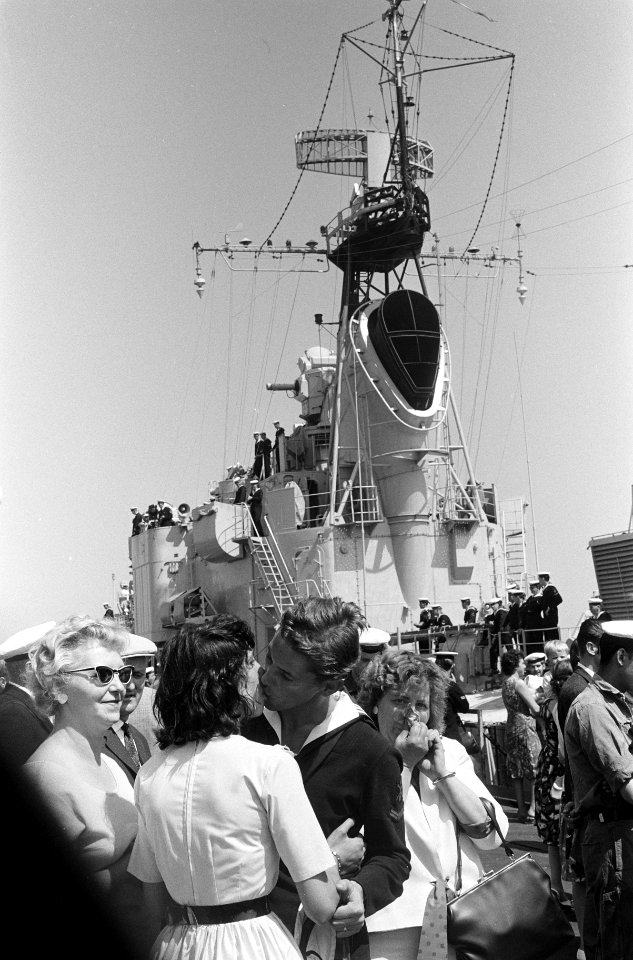 Hr Ms Overijssel vanuit Den Helder naar Nieuw-Guinea, Bestanddeelnr 914-0293