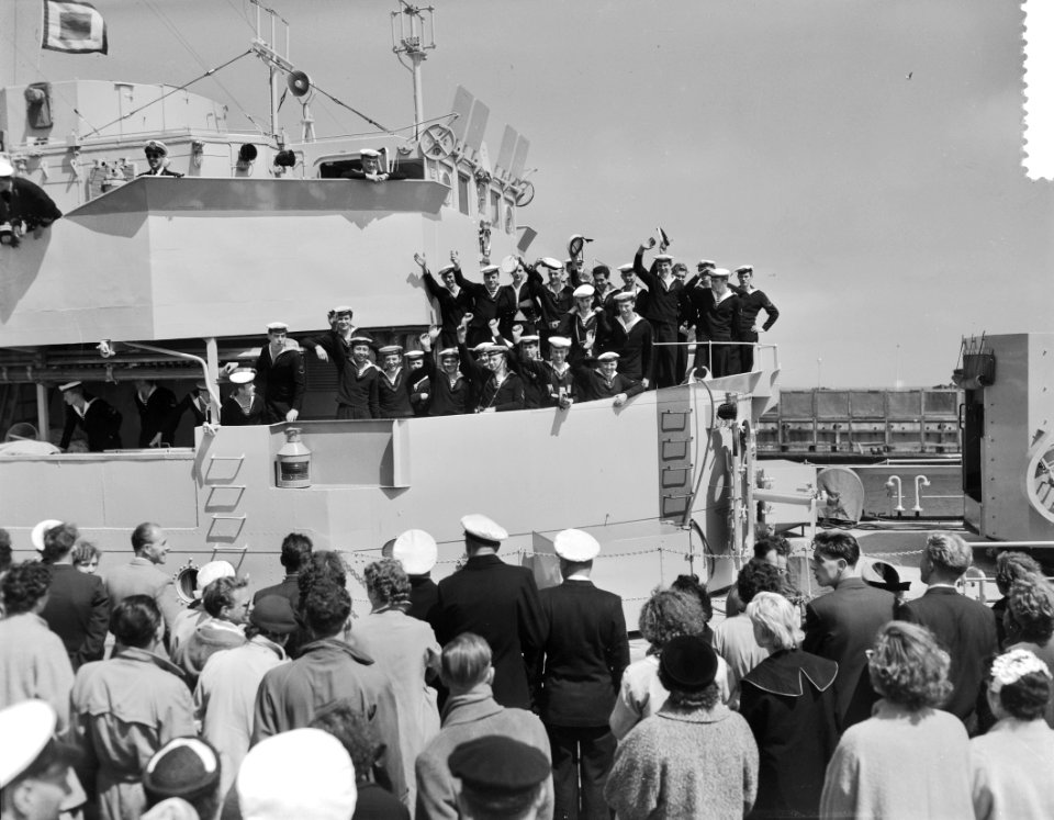 Hr Ms Van Speijk vertrek Den Helder naar Antillen, Bestanddeelnr 907-8500