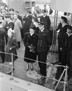 Hr. Ms. Banckert met Hoofdvlootpredikant ds. J.H. Sillevis Smitt naar Indonesi, Bestanddeelnr 903-7190