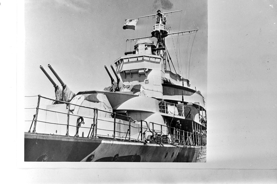 Hr. Ms. Jacob van Heemskerck terug in Groot-Brittannië na operaties in het Ver, Bestanddeelnr 935-0370