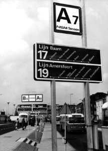 HUA-154174-Afbeelding van een koersbord op het perron van het streekbusstation te Utrecht