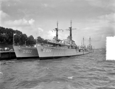 Hr. Ms. Kortenaer (D 804) en Hr. Ms. Evertsen (D 802), Bestanddeelnr 906-5213