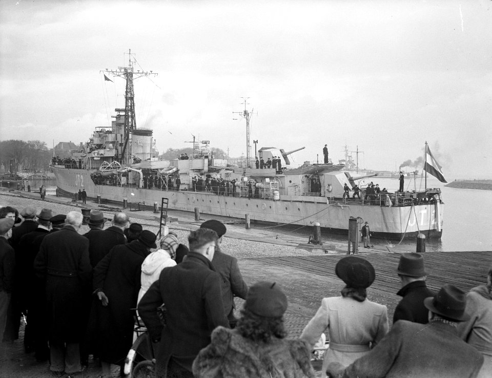 Hr. Ms. Evertsen terug in Den Helder, Bestanddeelnr 902-5457