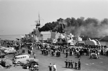 Hr Ms Overijssel vanuit Den Helder naar Nieuw-Guinea, Bestanddeelnr 914-0292