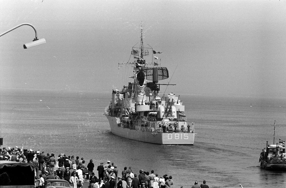 Hr Ms Overijssel vanuit Den Helder naar Nieuw-Guinea, Bestanddeelnr 914-0300