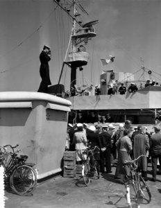 Hr Ms Van Speijk vertrek Den Helder naar Antillen, Bestanddeelnr 907-8506