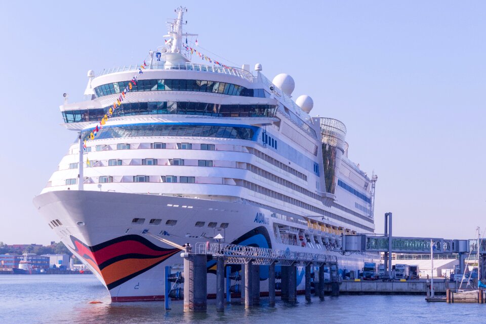 Cruise ship cruise ship