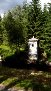 Hradlový most - kamenná stavba za mostem