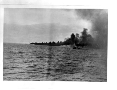 Hr. Ms. Soemba in actie op de M iddellandse Zee. Samen met een Engelse torpedo, Bestanddeelnr 935-0356