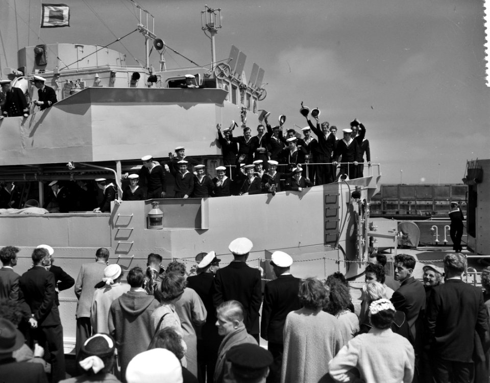 Hr Ms Van Speijk vertrek Den Helder naar Antillen, Bestanddeelnr 907-8501