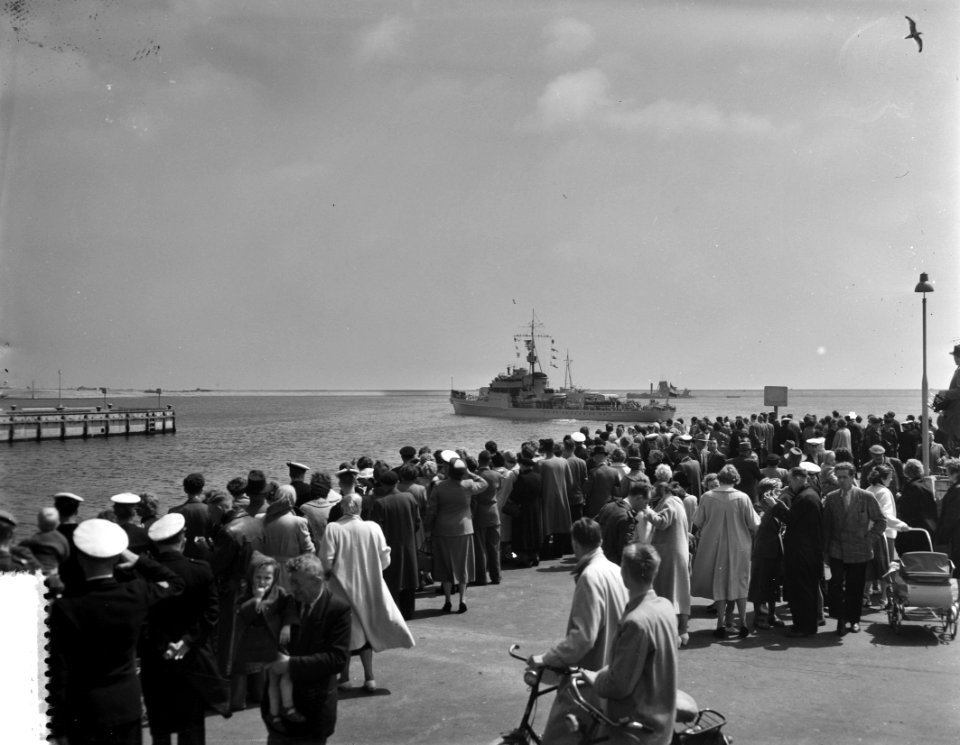 Hr Ms Van Speijk vertrek Den Helder naar Antillen, Bestanddeelnr 907-8499