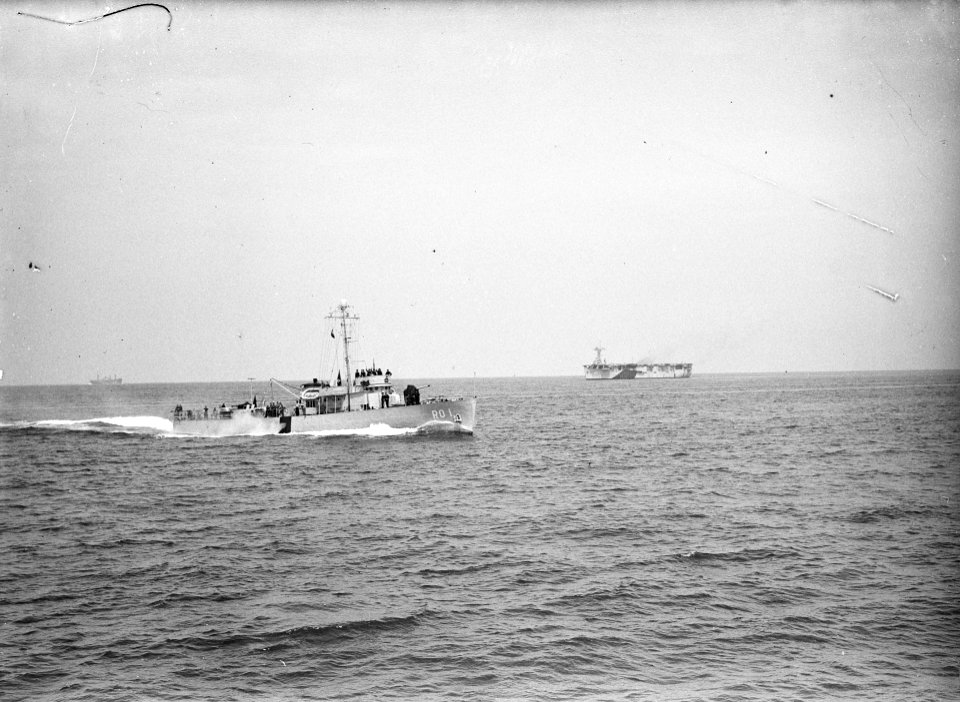 Hr. Ms. 'Karel Doorman Queen Wilhelmina, Bestanddeelnr 902-2483