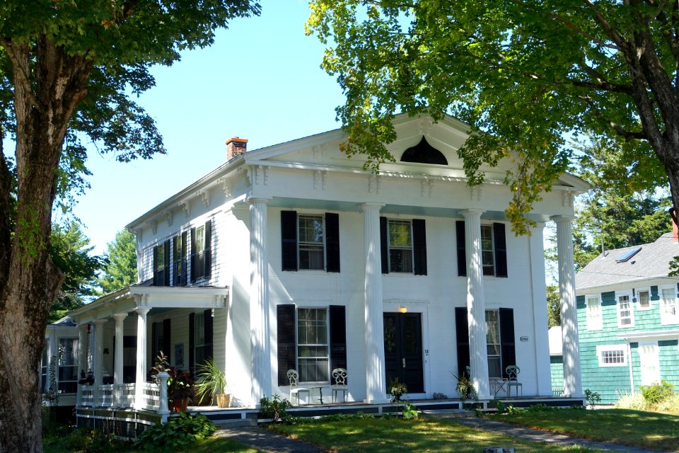 House on common - Brookfield, Massachusetts - DSC02356