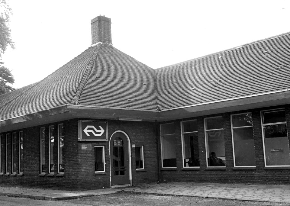 HUA-150585-Gezicht op een gedeelte van het N.S.-station Putten te Putten