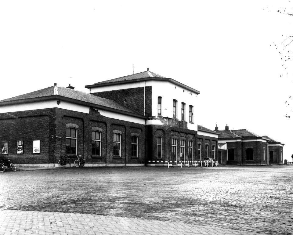 HUA-150540-Gezicht op het N.S.-station Nieuweschans te Nieuweschans, kort voor de afbraak