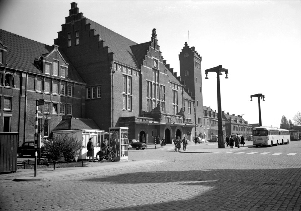 HUA-150523-Gezicht op het NS station Maastricht te Maastricht