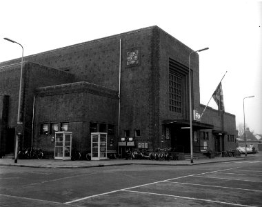 HUA-150533-Gezicht op het N.S.-station Naarden-Bussum te Bussum