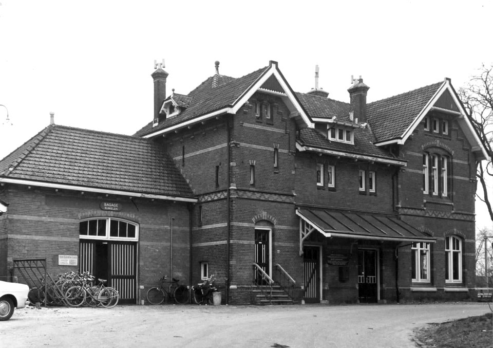 HUA-150685-Gezicht op het N.S.-station Soest te Soest