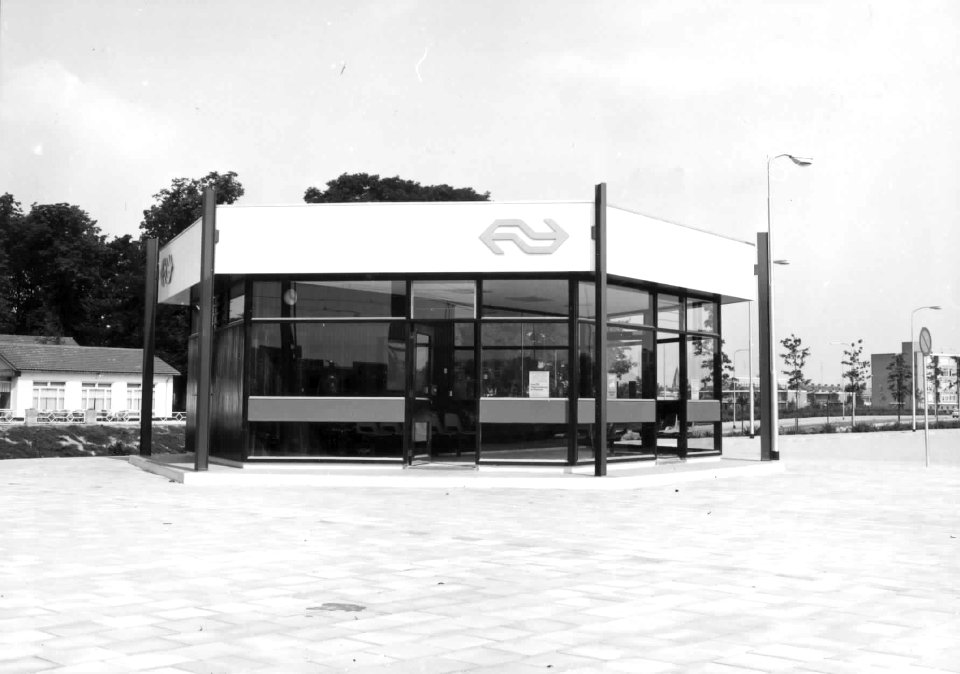 HUA-150717-Gezicht op het N.S.-station Tilburg West te Tilburg